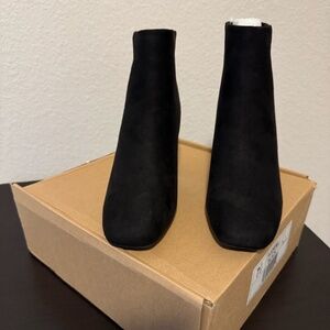 Journee Collection Women's Audrina Stacked Heel Dress Booties Size 7.5 Black